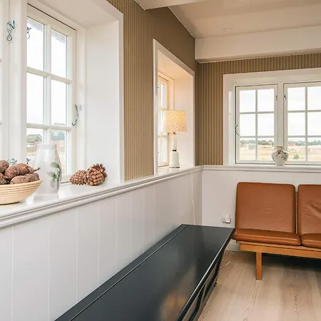 6 Person In Fano-by Traum