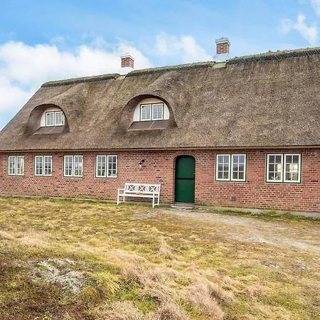 6 Person In Fano-by Traum